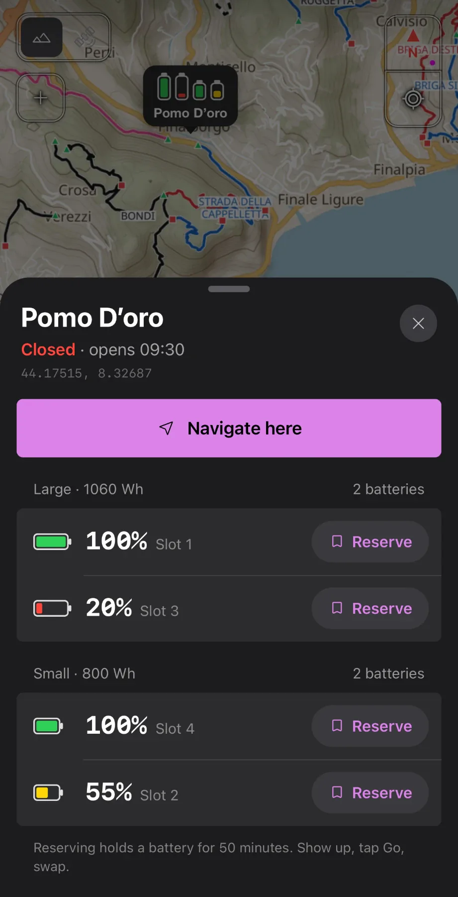 Screenshot of the ALL DAY TURBO app: the swap station Pomo D’oro on the trail map, and below it its details: the opening time, a button to navigate there and four batteries, two large (1060 Wh) and two small (800 Wh), each with its charge and a Reserve button